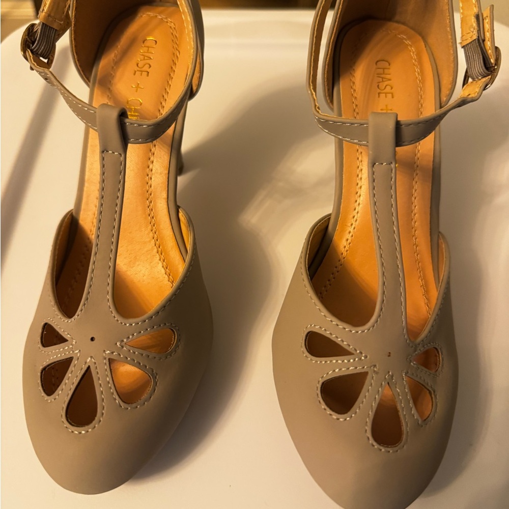 Chase + Chloe Women's Grey T-Strap Heels